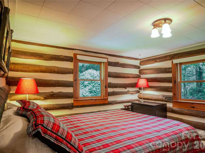 2506 Anders Drive, Hendersonville, NC 28791.  MLS# CAR4355403, YatesRealty ID 3971. 