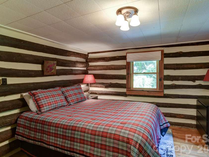 2506 Anders Drive, Hendersonville, NC 28791.  MLS# CAR4355403, YatesRealty ID 3971. 