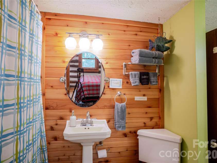 2506 Anders Drive, Hendersonville, NC 28791.  MLS# CAR4355403, YatesRealty ID 3971. 