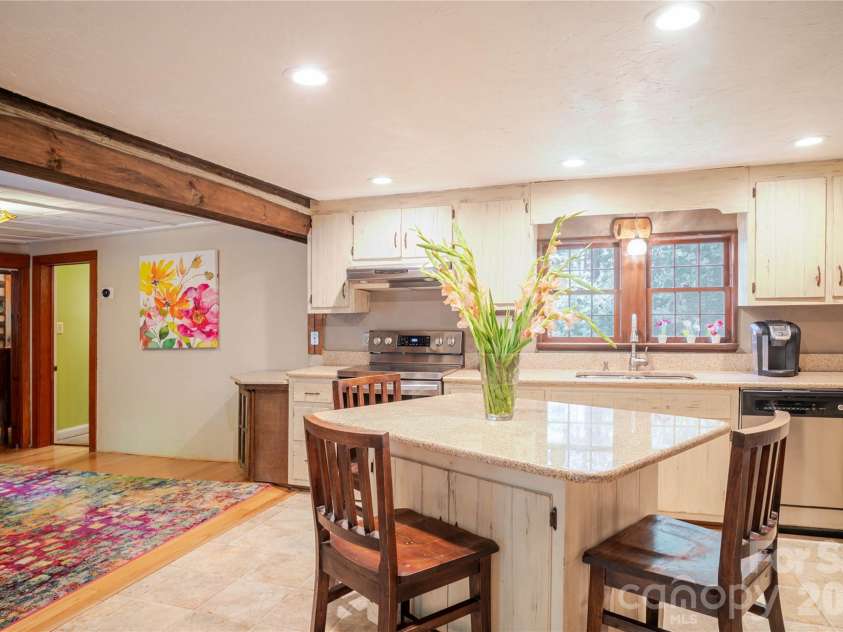 2506 Anders Drive, Hendersonville, NC 28791.  MLS# CAR4355403, YatesRealty ID 3971. 