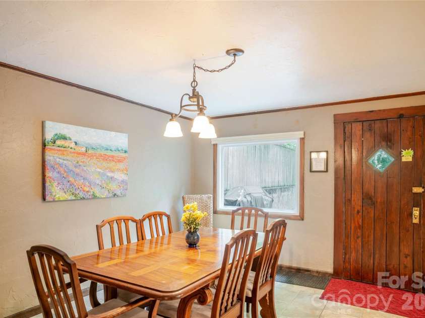 2506 Anders Drive, Hendersonville, NC 28791.  MLS# CAR4355403, YatesRealty ID 3971. 