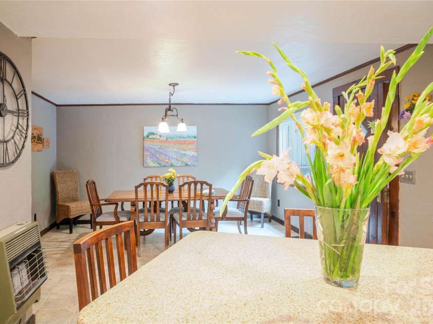 2506 Anders Drive, Hendersonville, NC 28791.  MLS# CAR4355403, YatesRealty ID 3971. 