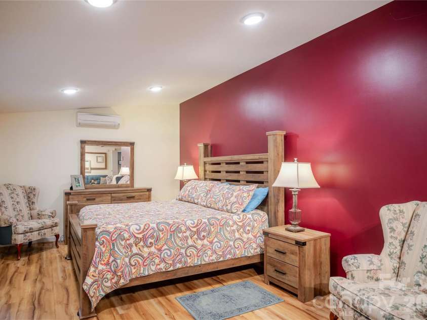 2506 Anders Drive, Hendersonville, NC 28791.  MLS# CAR4355403, YatesRealty ID 3971. 