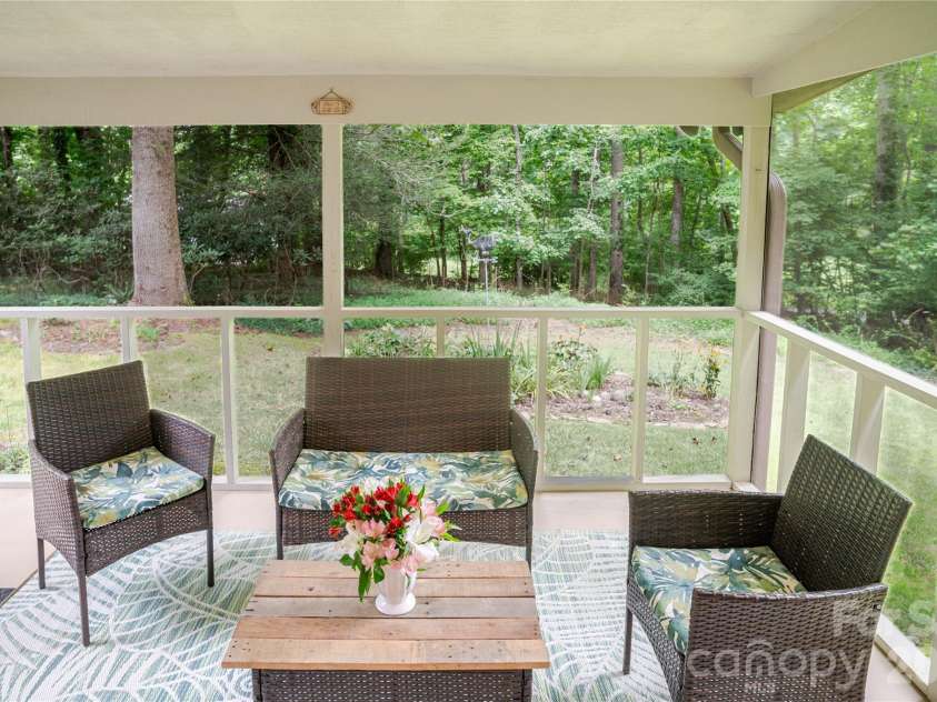 2506 Anders Drive, Hendersonville, NC 28791.  MLS# CAR4355403, YatesRealty ID 3971. 