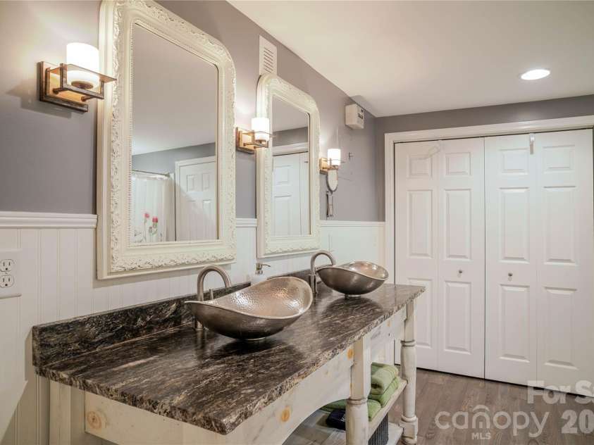 2506 Anders Drive, Hendersonville, NC 28791.  MLS# CAR4355403, YatesRealty ID 3971. 