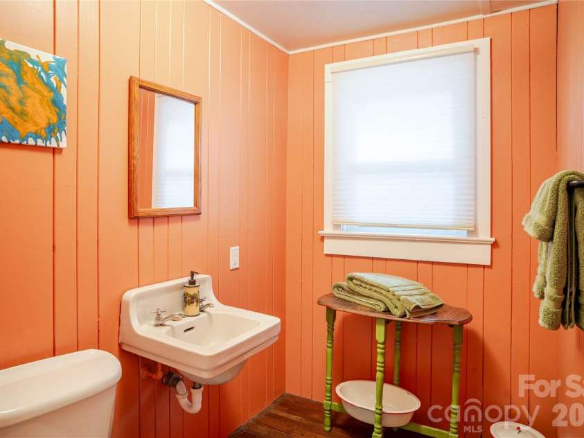 2506 Anders Drive, Hendersonville, NC 28791.  MLS# CAR4355403, YatesRealty ID 3971. 