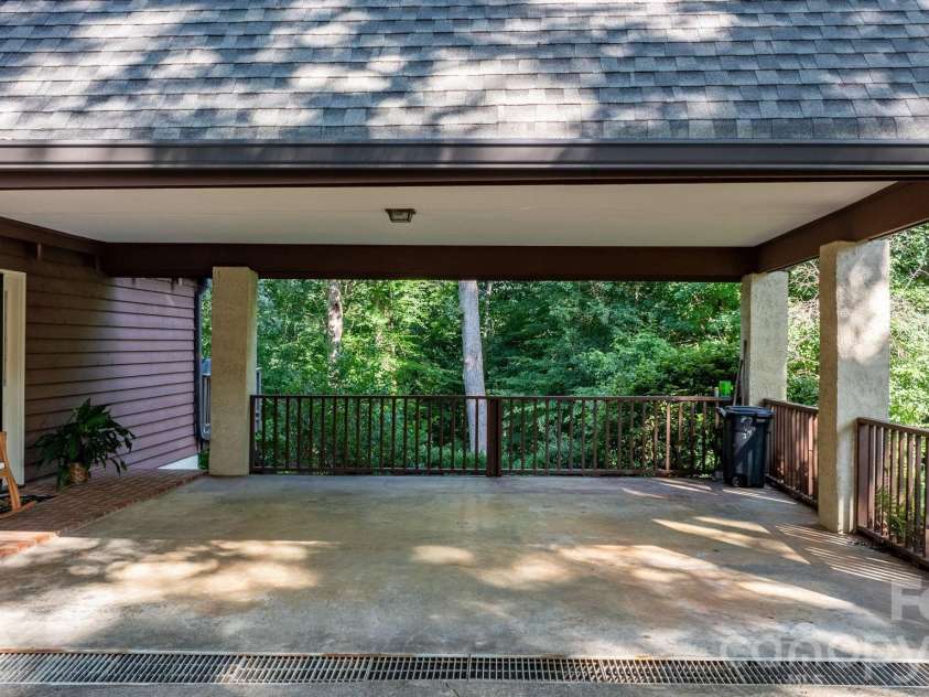 5562 Clearlake Drive, Hickory, NC 28601.  MLS# CAR4407359, YatesRealty ID 39711. 