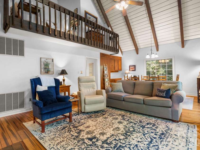 5562 Clearlake Drive, Hickory, NC 28601.  MLS# CAR4407359, YatesRealty ID 39711. 