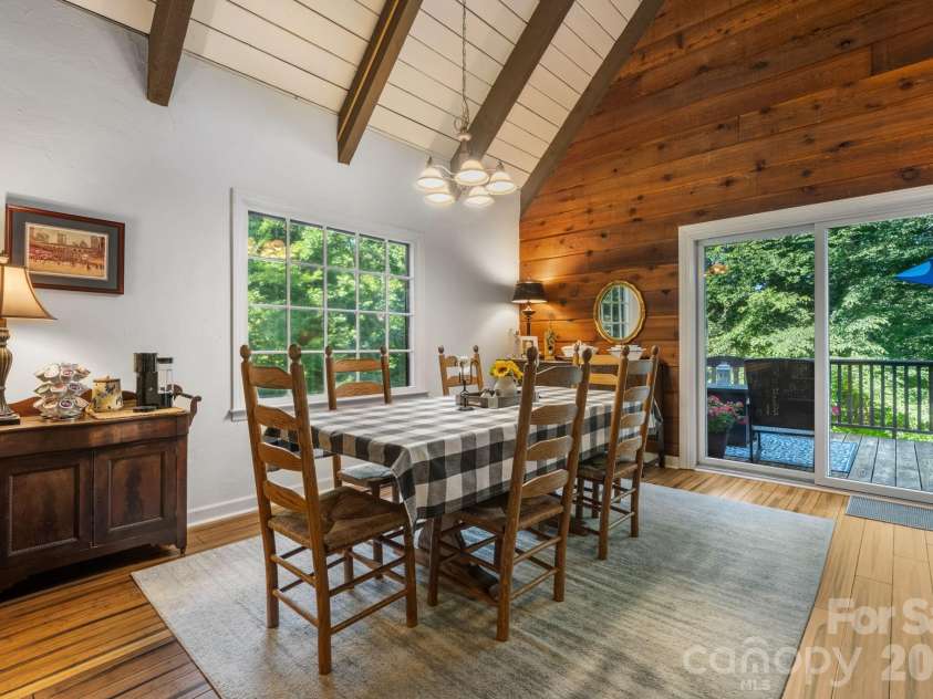 5562 Clearlake Drive, Hickory, NC 28601.  MLS# CAR4407359, YatesRealty ID 39711. 