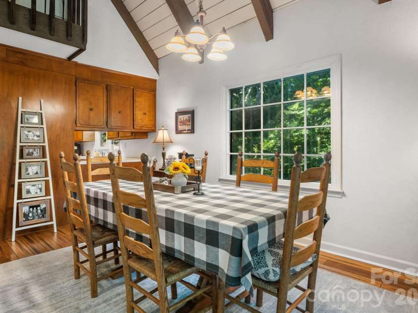 5562 Clearlake Drive, Hickory, NC 28601.  MLS# CAR4407359, YatesRealty ID 39711. 