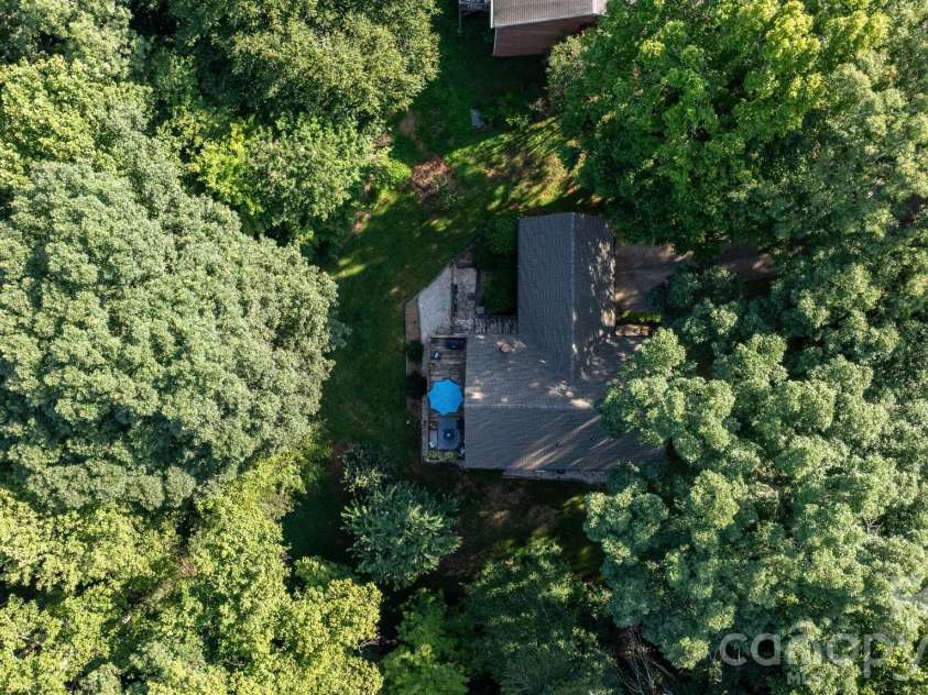 5562 Clearlake Drive, Hickory, NC 28601.  MLS# CAR4407359, YatesRealty ID 39711. 