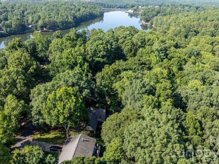 5562 Clearlake Drive, Hickory, NC 28601.  MLS# CAR4407359, YatesRealty ID 39711. 