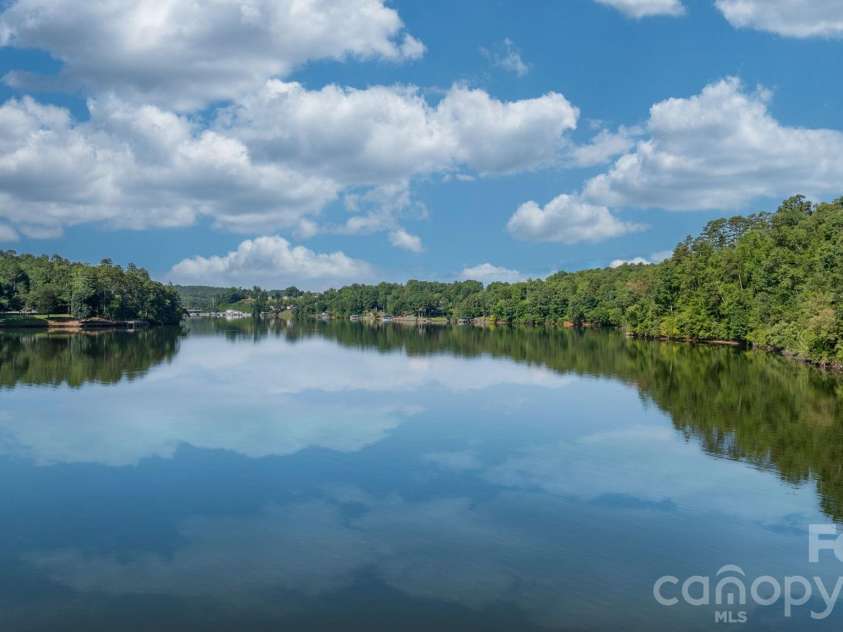 5562 Clearlake Drive, Hickory, NC 28601.  MLS# CAR4407359, YatesRealty ID 39711. 