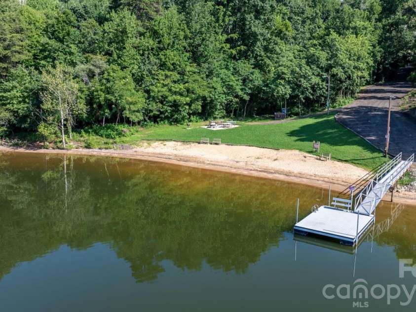 5562 Clearlake Drive, Hickory, NC 28601.  MLS# CAR4407359, YatesRealty ID 39711. 