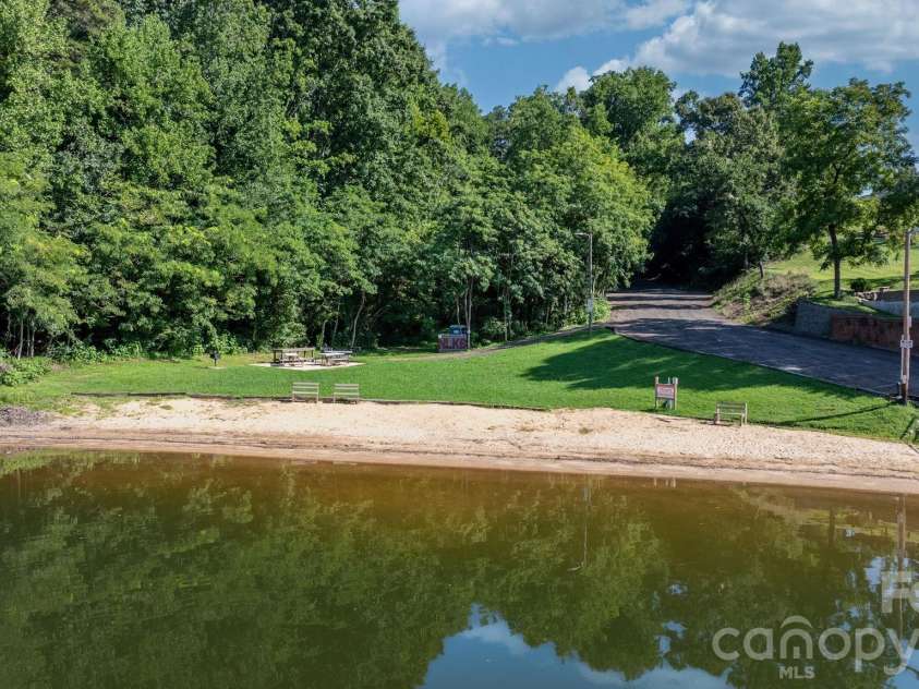 5562 Clearlake Drive, Hickory, NC 28601.  MLS# CAR4407359, YatesRealty ID 39711. 