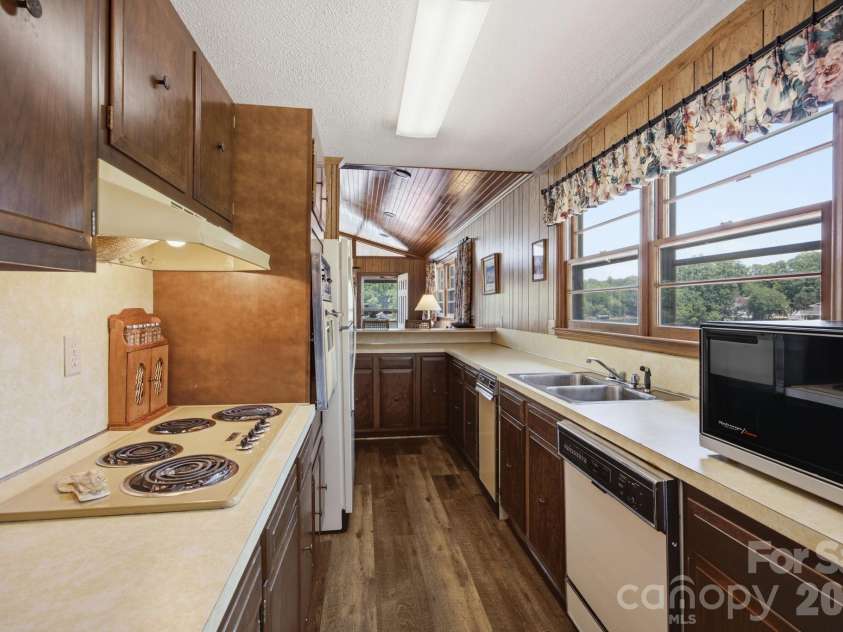 178 Penicillin Point, Troutman, NC 28677.  MLS# CAR4405820, YatesRealty ID 39713. 
