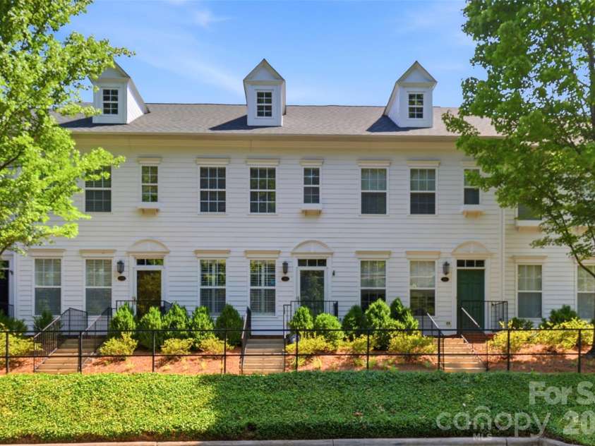 312 Park Square Place, Matthews, NC 28105.  MLS# CAR4407422, YatesRealty ID 39716. 