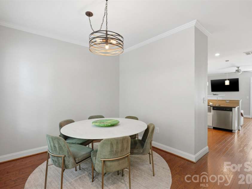 312 Park Square Place, Matthews, NC 28105.  MLS# CAR4407422, YatesRealty ID 39716. 