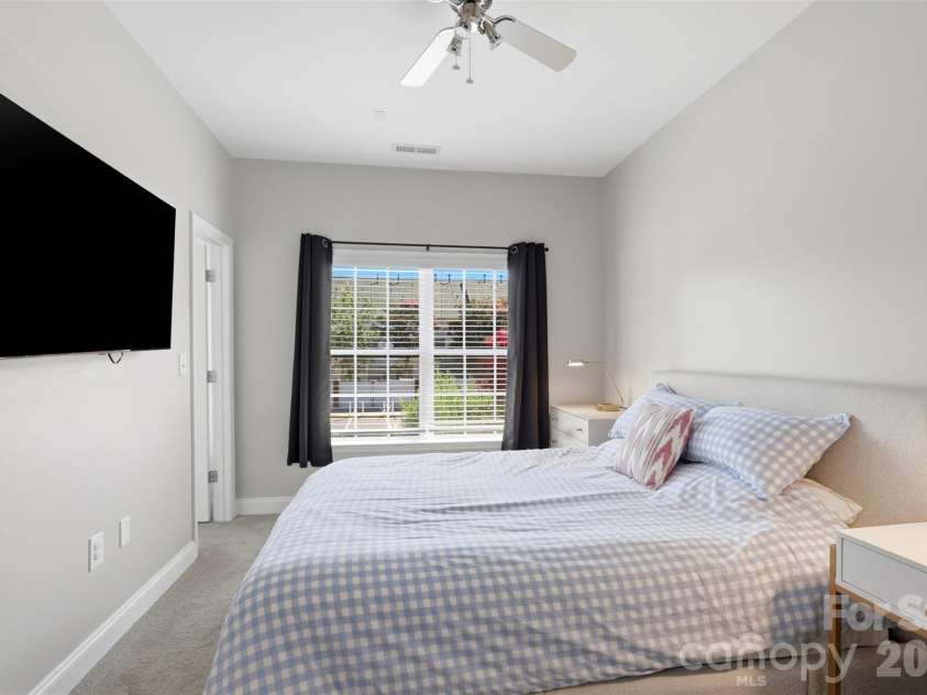 312 Park Square Place, Matthews, NC 28105.  MLS# CAR4407422, YatesRealty ID 39716. 