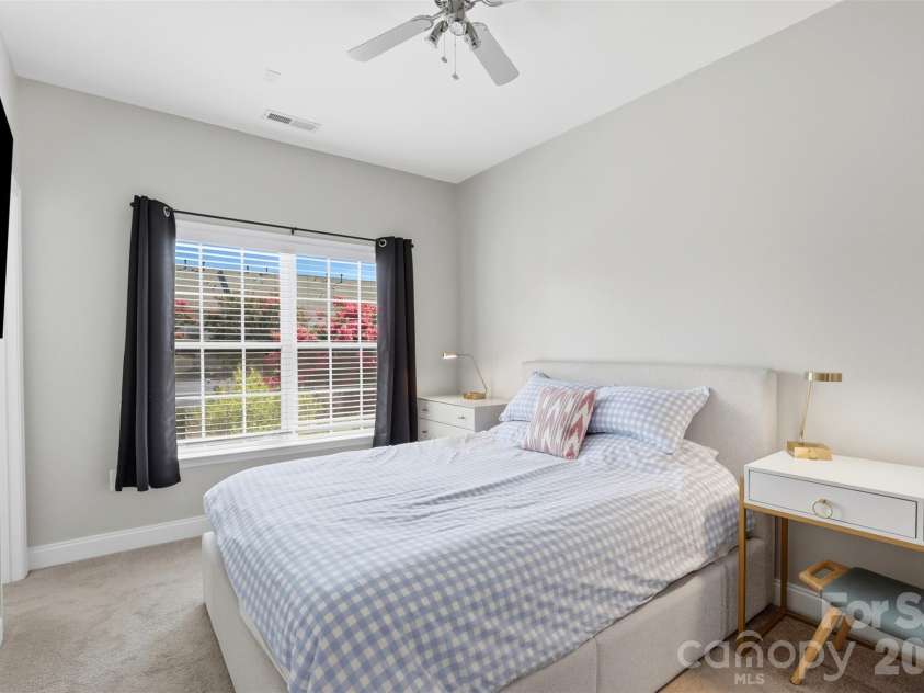 312 Park Square Place, Matthews, NC 28105.  MLS# CAR4407422, YatesRealty ID 39716. 