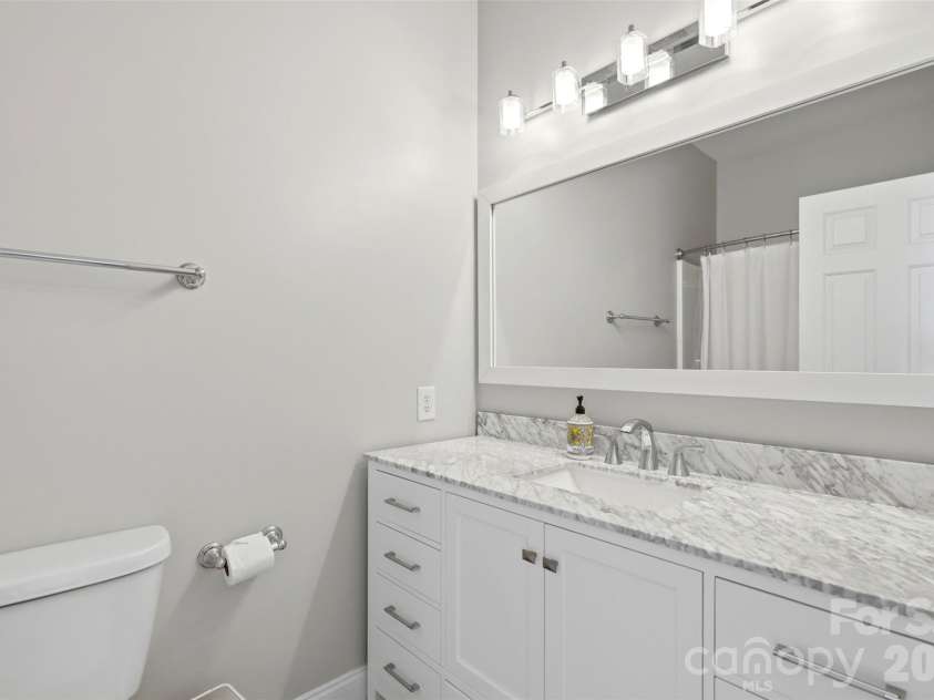 312 Park Square Place, Matthews, NC 28105.  MLS# CAR4407422, YatesRealty ID 39716. 
