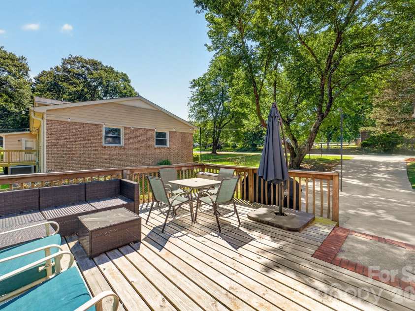 402 Wooddale Drive, Dallas, NC 28034.  MLS# CAR4384732, YatesRealty ID 39718. 