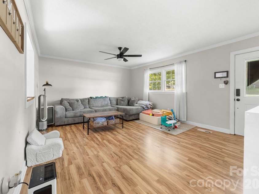 402 Wooddale Drive, Dallas, NC 28034.  MLS# CAR4384732, YatesRealty ID 39718. 