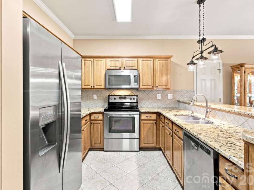 7073 Ridgeway Road, Stanley, NC 28164.  MLS# CAR4406988, YatesRealty ID 39719. Stainless appliance package