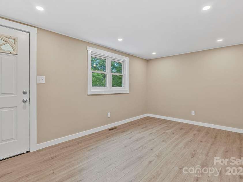 530 Rebel Ridge Road, Marshall, NC 28753.  MLS# CAR4280737, YatesRealty ID 3972. 