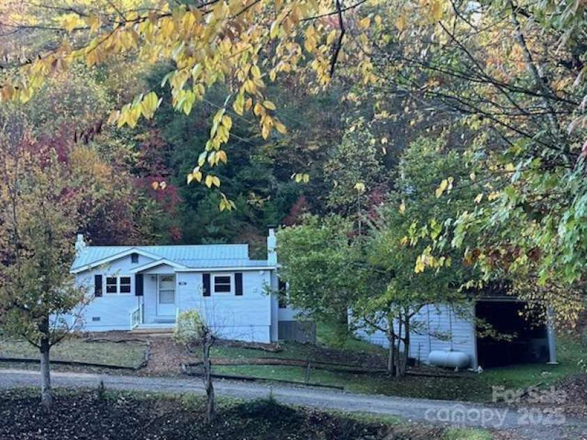 530 Rebel Ridge Road, Marshall, NC 28753.  MLS# CAR4280737, YatesRealty ID 3972. 