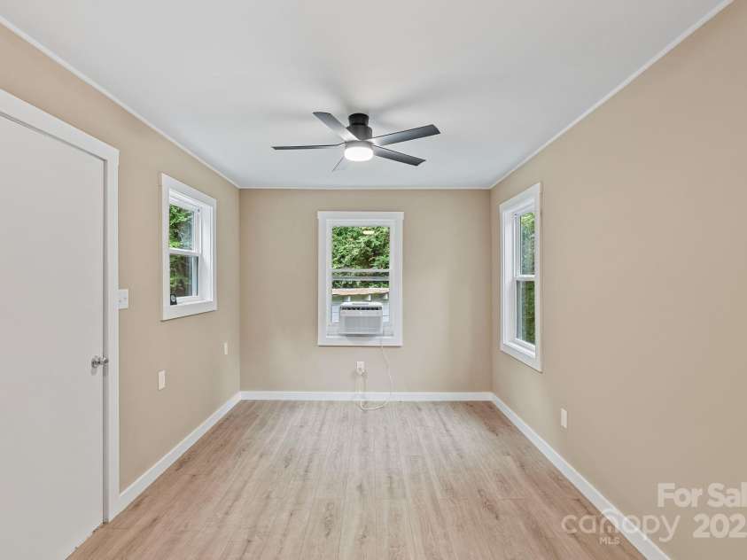 530 Rebel Ridge Road, Marshall, NC 28753.  MLS# CAR4280737, YatesRealty ID 3972. Nice size dining area w/window air conditioning unit