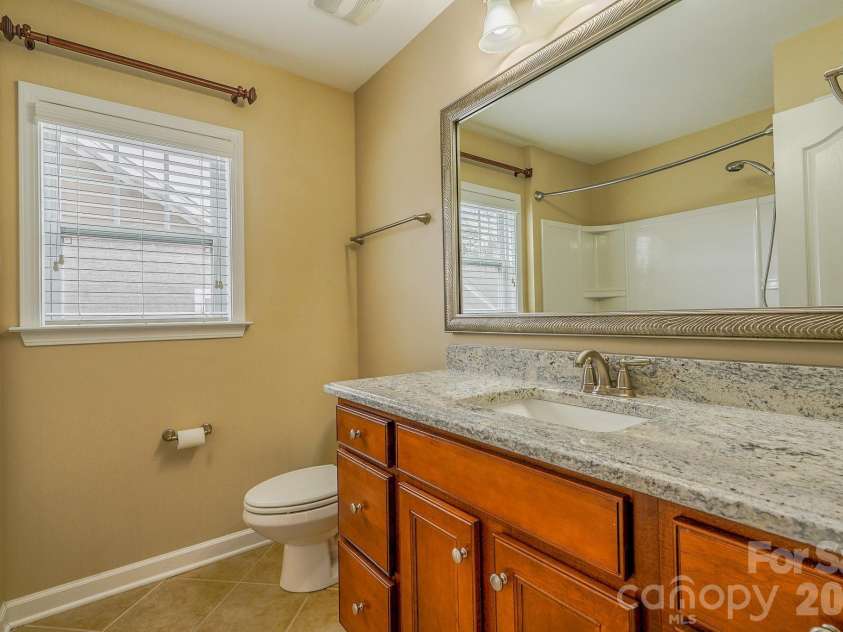 9416 Segundo Lane, Charlotte, NC 28278.  MLS# CAR4355227, YatesRealty ID 3972. 2nd level bath 
