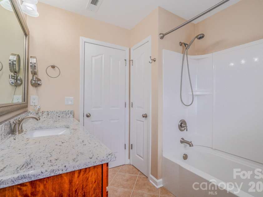 9416 Segundo Lane, Charlotte, NC 28278.  MLS# CAR4355227, YatesRealty ID 3972. 