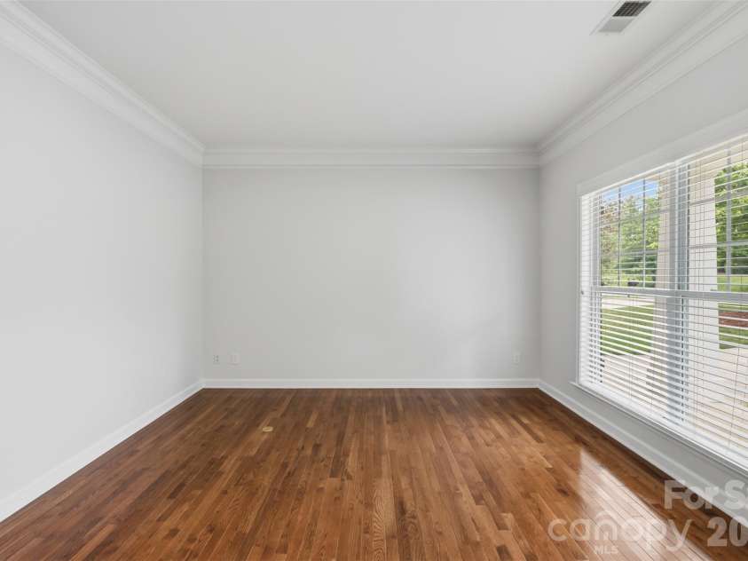 9416 Segundo Lane, Charlotte, NC 28278.  MLS# CAR4355227, YatesRealty ID 3972. Front sitting/office