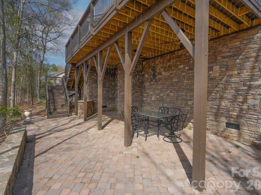 9416 Segundo Lane, Charlotte, NC 28278.  MLS# CAR4355227, YatesRealty ID 3972. Large patio 