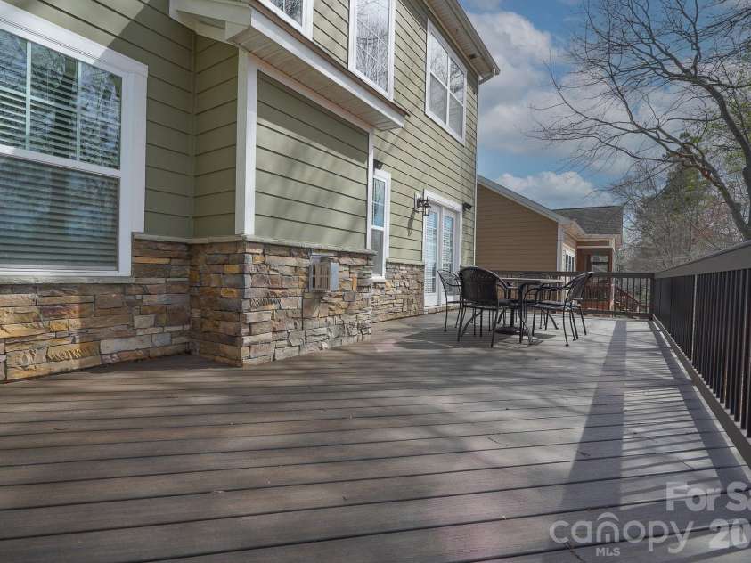 9416 Segundo Lane, Charlotte, NC 28278.  MLS# CAR4355227, YatesRealty ID 3972. Trex decking 