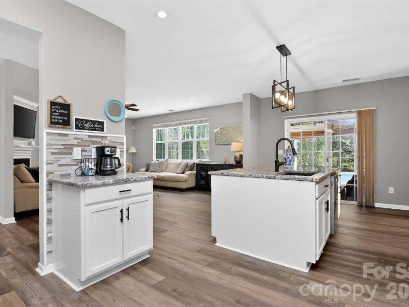 17126 Cambridge Woods Court, Charlotte, NC 28277.  MLS# CAR4390635, YatesRealty ID 39720. 