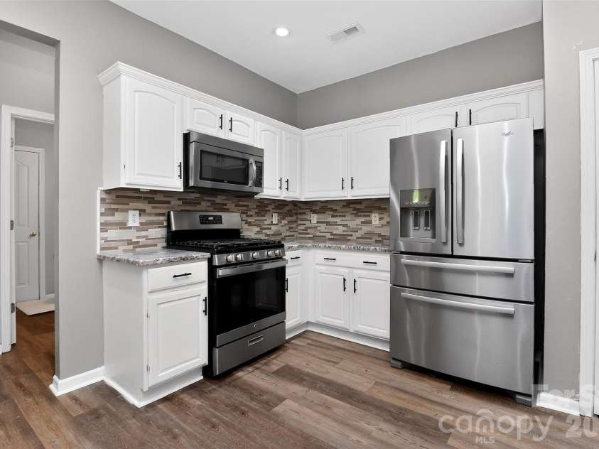 17126 Cambridge Woods Court, Charlotte, NC 28277.  MLS# CAR4390635, YatesRealty ID 39720. 