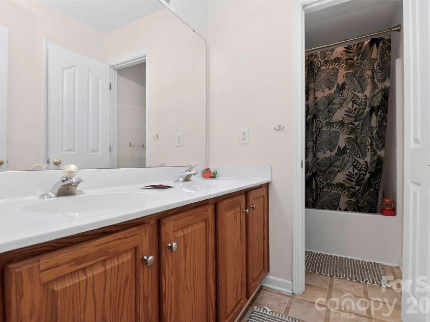 17126 Cambridge Woods Court, Charlotte, NC 28277.  MLS# CAR4390635, YatesRealty ID 39720. 