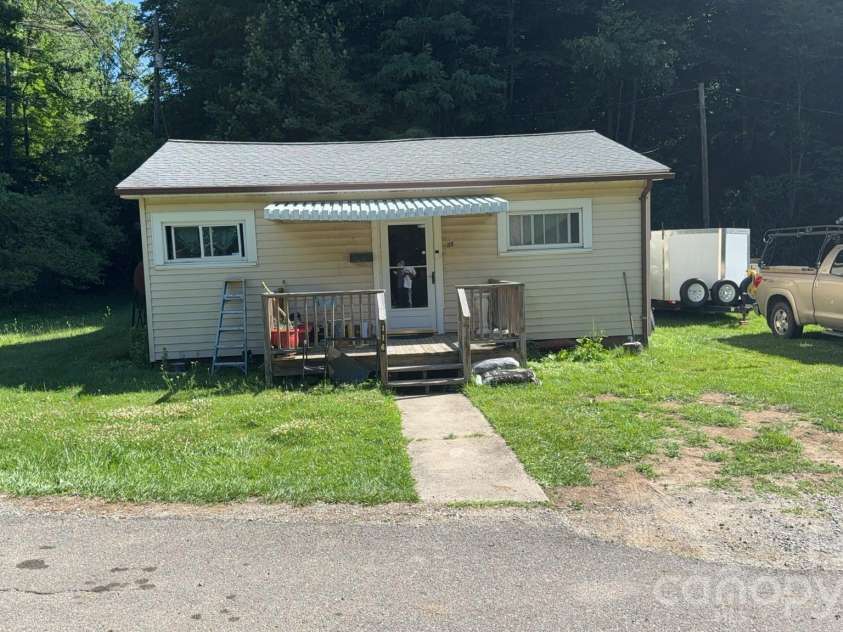 116 Poplar Hill Drive, Boone, NC 28607.  MLS# CAR4404954, YatesRealty ID 39721. 