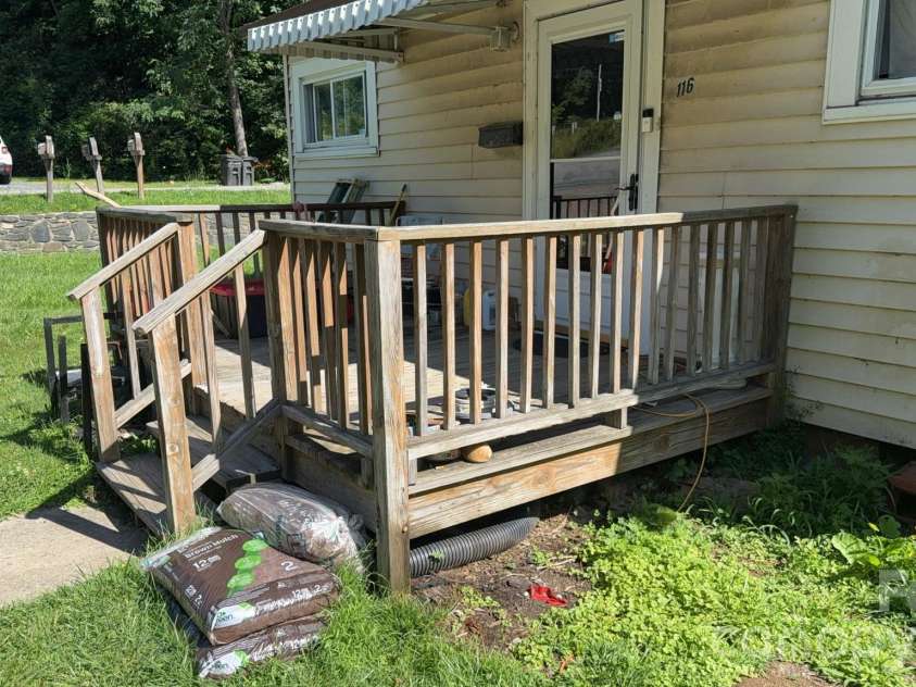 116 Poplar Hill Drive, Boone, NC 28607.  MLS# CAR4404954, YatesRealty ID 39721. 