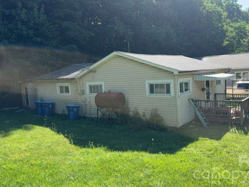 116 Poplar Hill Drive, Boone, NC 28607.  MLS# CAR4404954, YatesRealty ID 39721. 