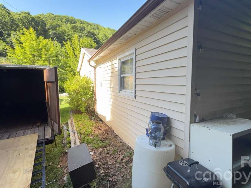 116 Poplar Hill Drive, Boone, NC 28607.  MLS# CAR4404954, YatesRealty ID 39721. 