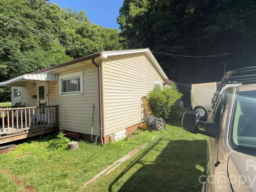 116 Poplar Hill Drive, Boone, NC 28607.  MLS# CAR4404954, YatesRealty ID 39721. 