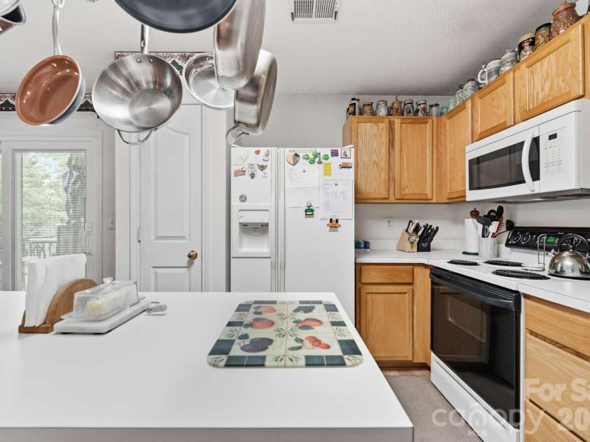 9220 Garnet Field Court, Charlotte, NC 28269.  MLS# CAR4407211, YatesRealty ID 39722. 