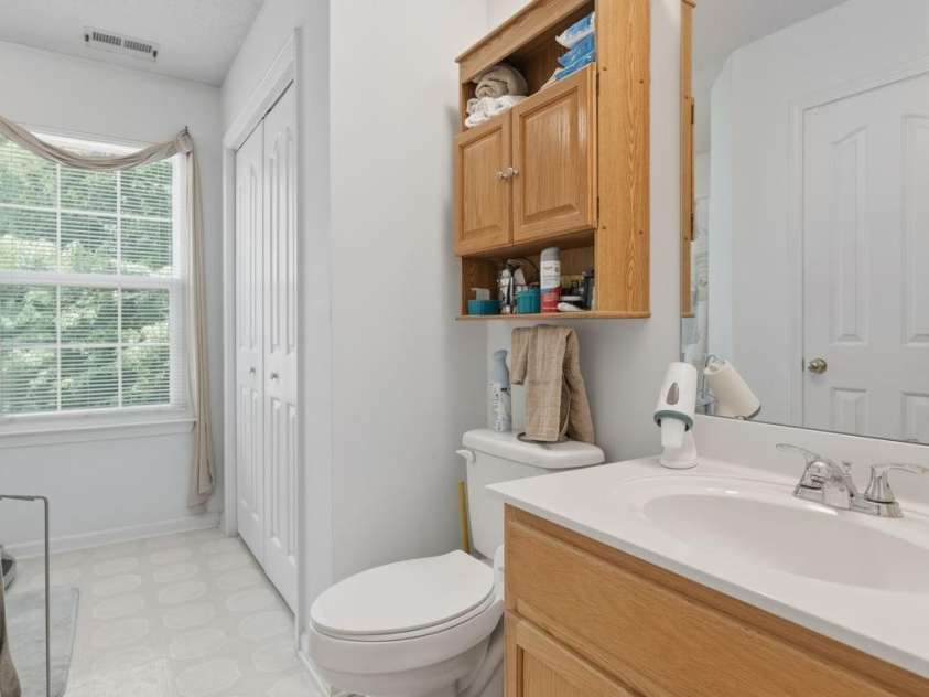 9220 Garnet Field Court, Charlotte, NC 28269.  MLS# CAR4407211, YatesRealty ID 39722. Primary bath