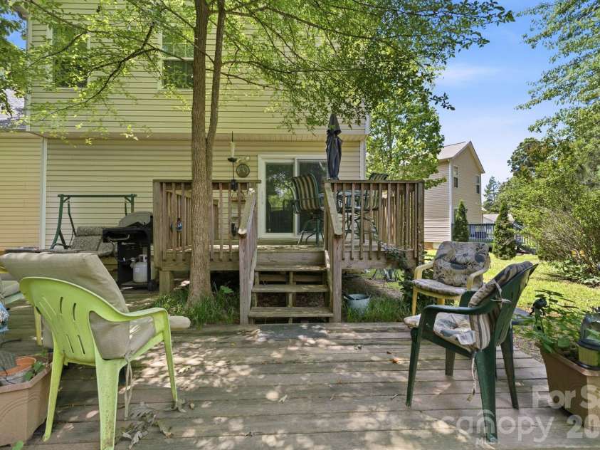 9220 Garnet Field Court, Charlotte, NC 28269.  MLS# CAR4407211, YatesRealty ID 39722. Upper deck