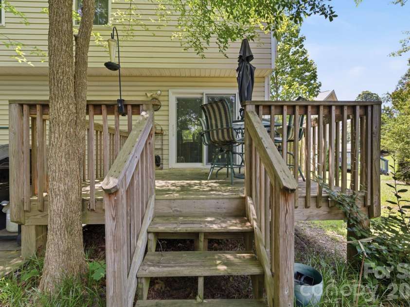 9220 Garnet Field Court, Charlotte, NC 28269.  MLS# CAR4407211, YatesRealty ID 39722. Upper deck