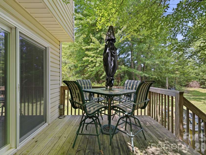 9220 Garnet Field Court, Charlotte, NC 28269.  MLS# CAR4407211, YatesRealty ID 39722. Upper deck