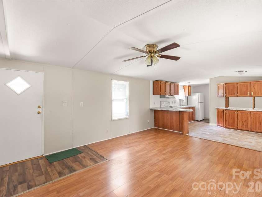 114 Jason Drive, Blacksburg, SC 29702.  MLS# CAR4391508, YatesRealty ID 39724. 